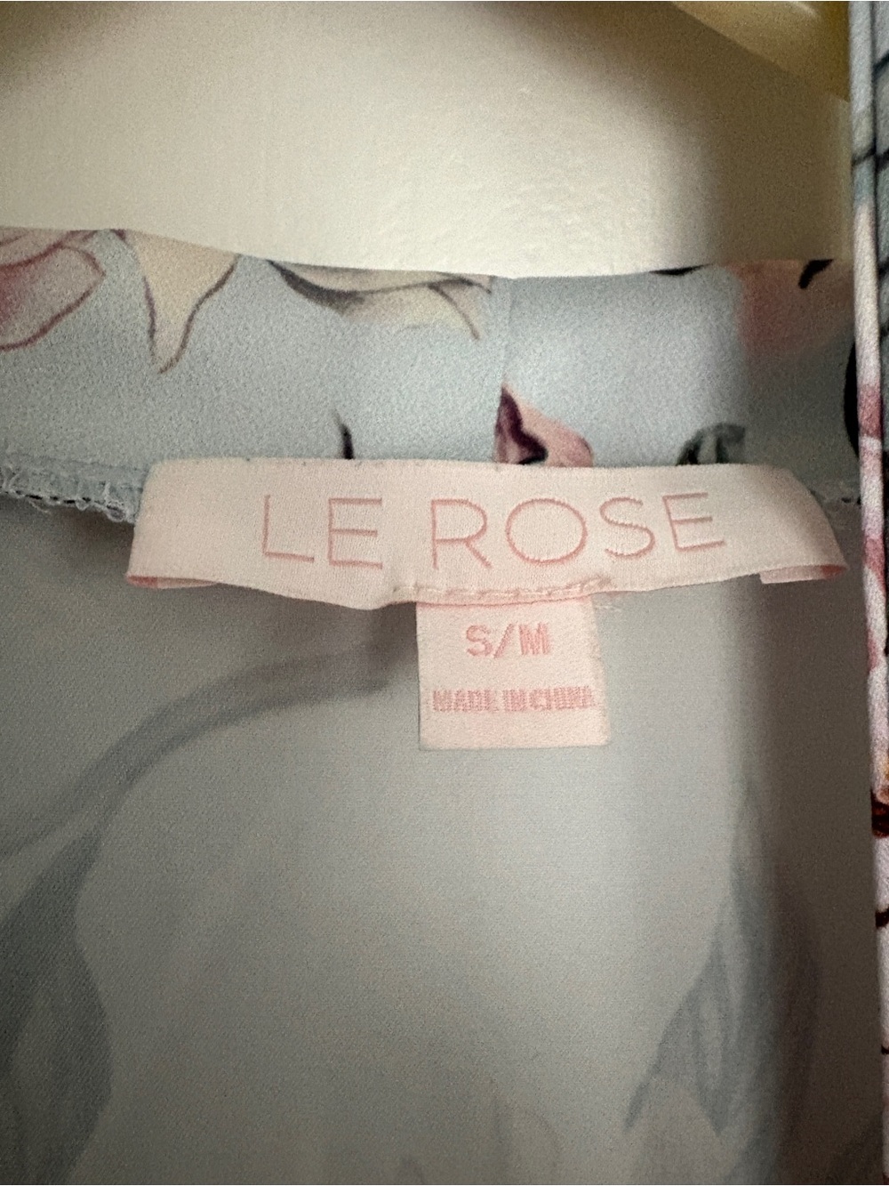 Le Rose Small Medium Floral Robe with Lace Details - Picture 3 of 7